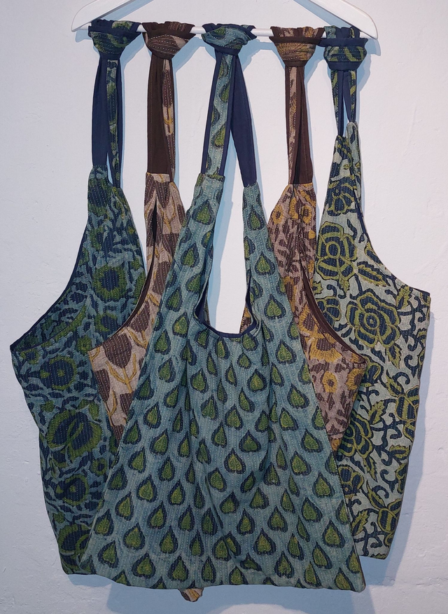 Sac besace en coton, teintures naturelles à la main, brodé kantha