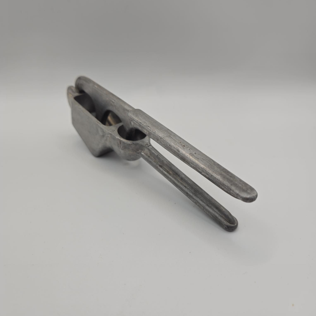 Presse ail/ Dénoyauteur vintage 