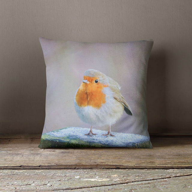 “Frosty Toes” Cushion 