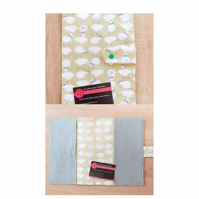 Protège carnet de santé mouton