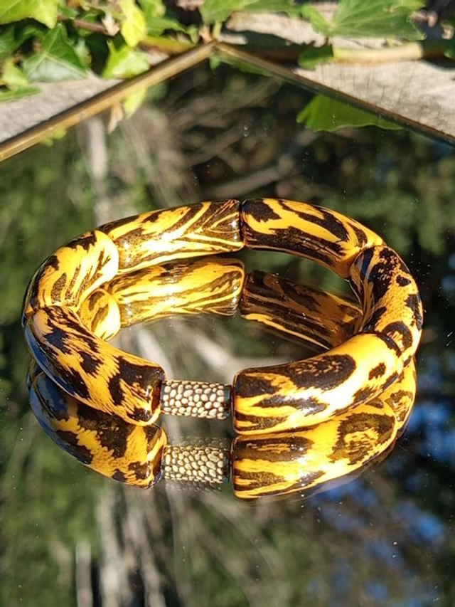 Bracelet jonc perles tubes acrylique léopard Indrani Jiraaph N°1