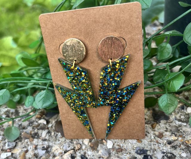 Boucles d’oreilles résine éclair vert bleu et doré