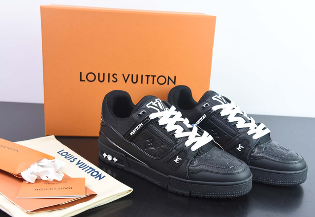 Louis Vuitton LV Trainer, total black