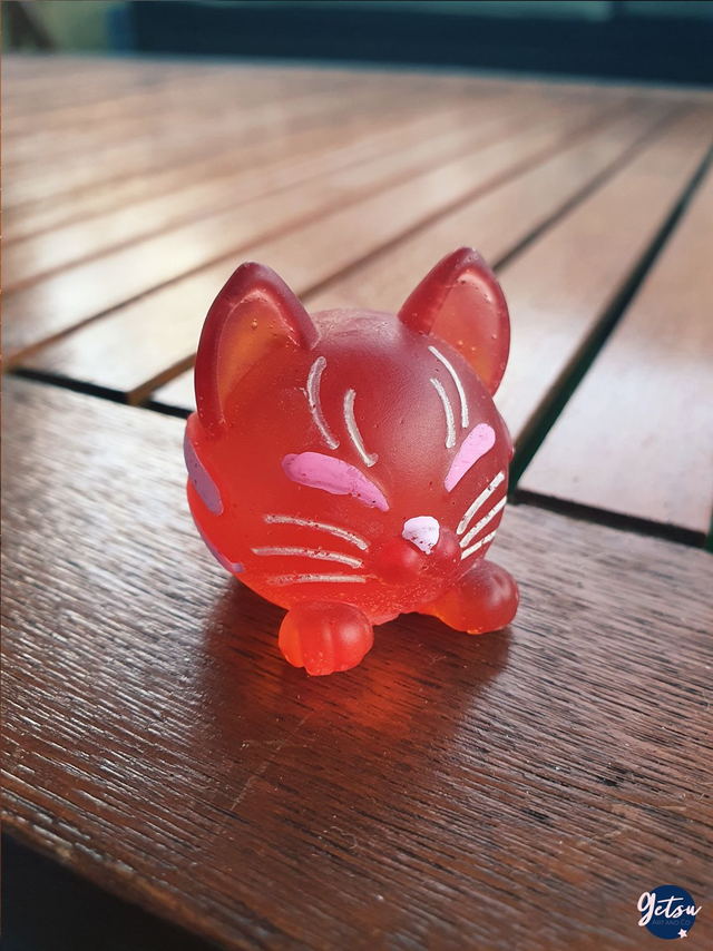 Petite statuette chat rouge