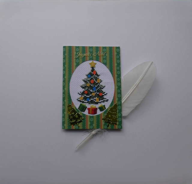 Un joli sapin de Noël brodé