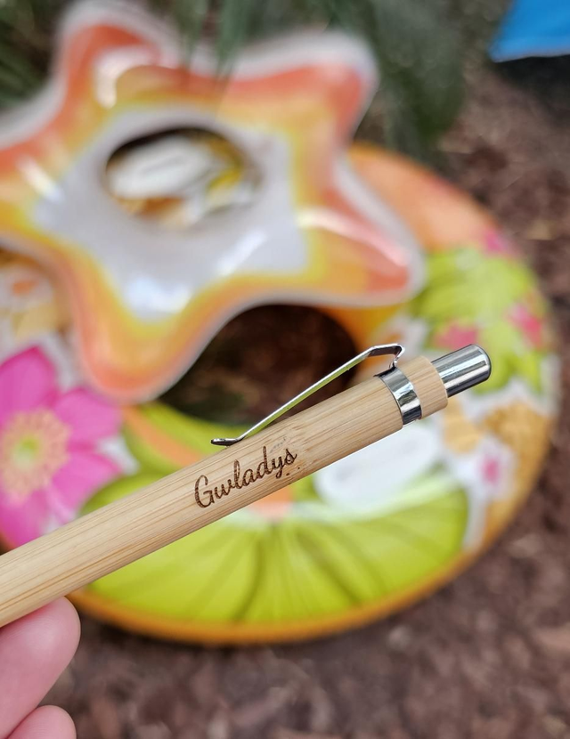 Stylo personnalisé en bambou gravé