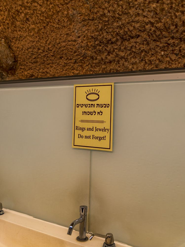 Jewellery people (wailing wall)