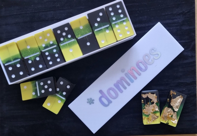 Dominoes 