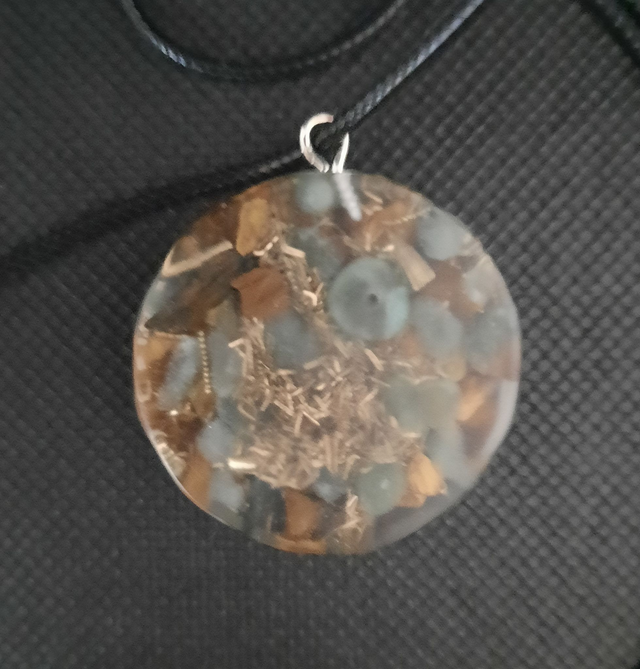 Pendentif Médaillon Orgonite Aventurine verte / Oeil de tigre