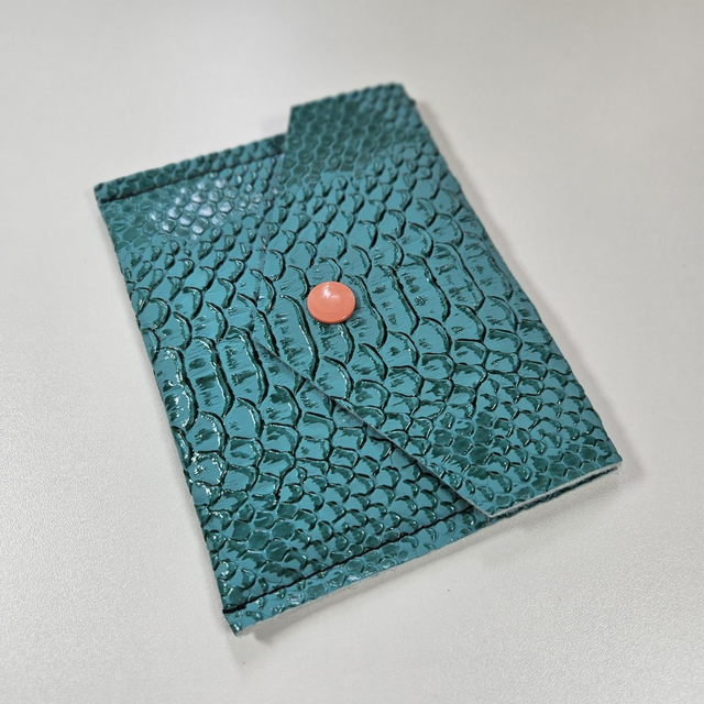 Aprótartó patentos türkiz