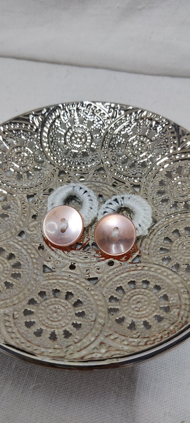 Boutons élastiques translucides orangés