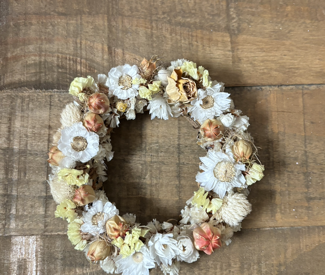 Daisy mini wreath