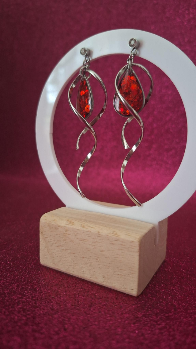 Boucles d'oreilles spirales argentées gouttes paillettes rouges