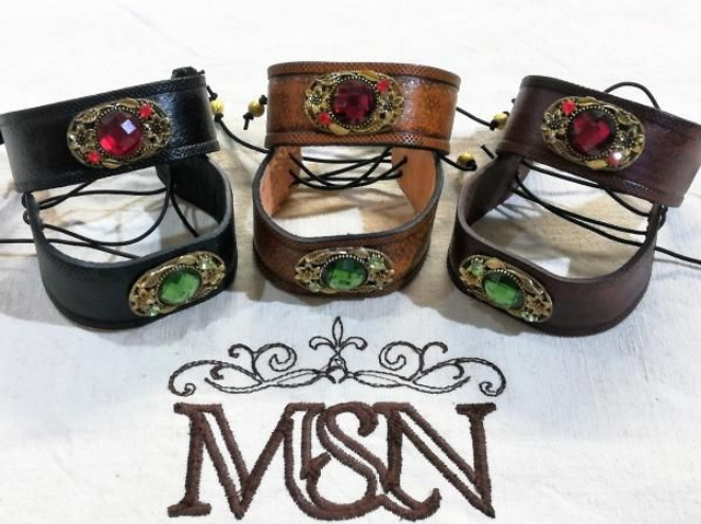 Bracelet en cuir à cabochon