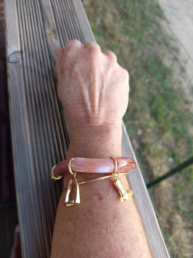 Bracelet perles tubes incurvées acrylique Savaari Rooh