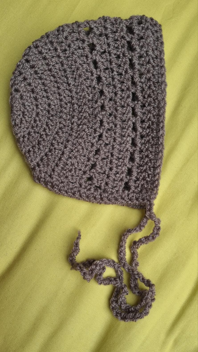 Crochet baby bonnet hat 0-3 months brown