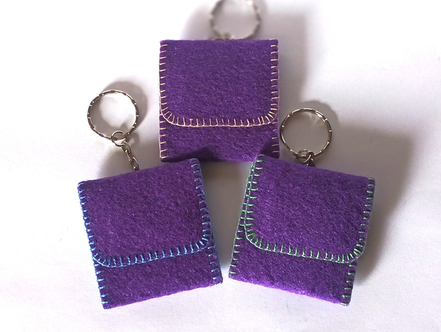 Llavero 3 en Raya Morado