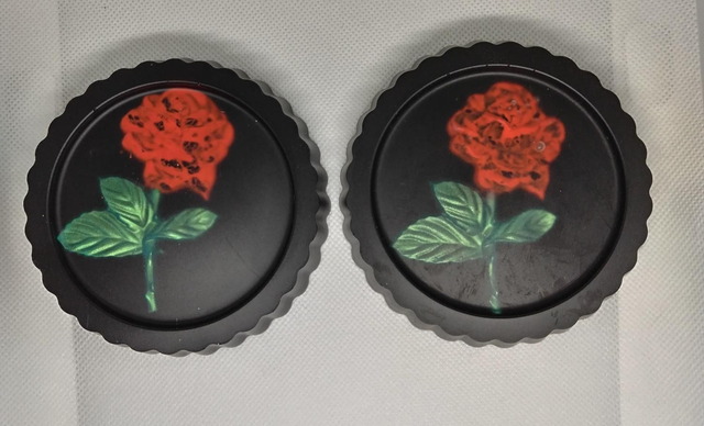 Sous verre avec inclusion d' une rose