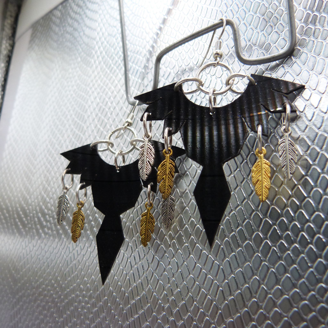 Boucle d&#039;oreille vinyle &quot;Phénix Noir&quot;