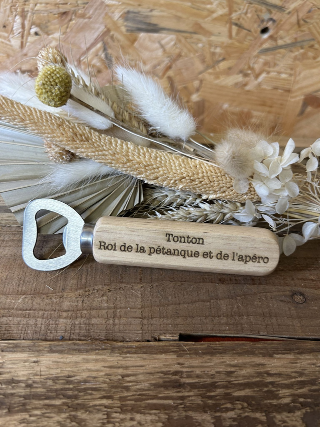 Décapsuleur en bambou "Tonton roi de la pétanque et de l'apéro" 