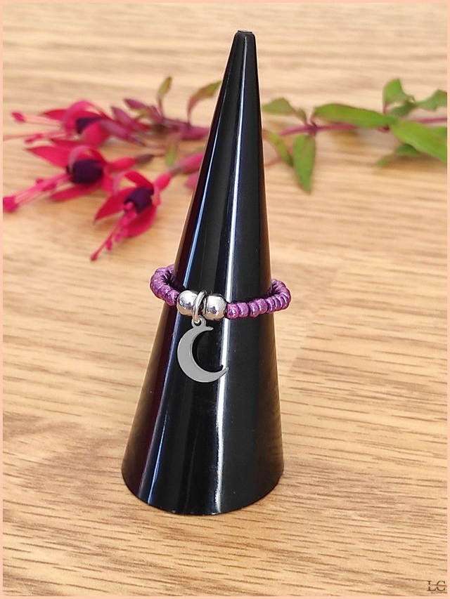 Bague élastique, perle de rocaille, avec breloque