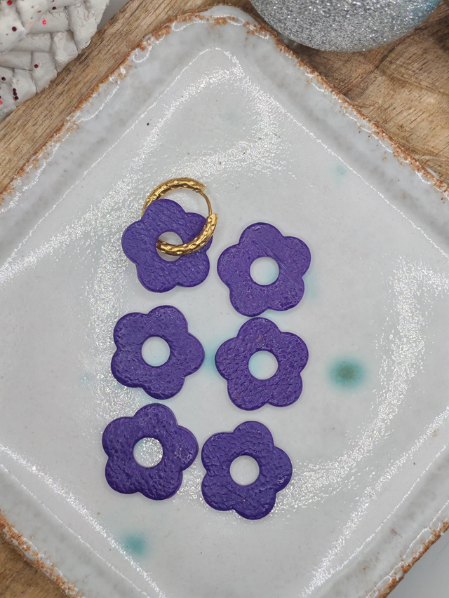 Fleurs Amaya violettes effet cuir 