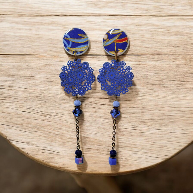 Boucles d'oreilles pendantes motifs japonais bleu foncé