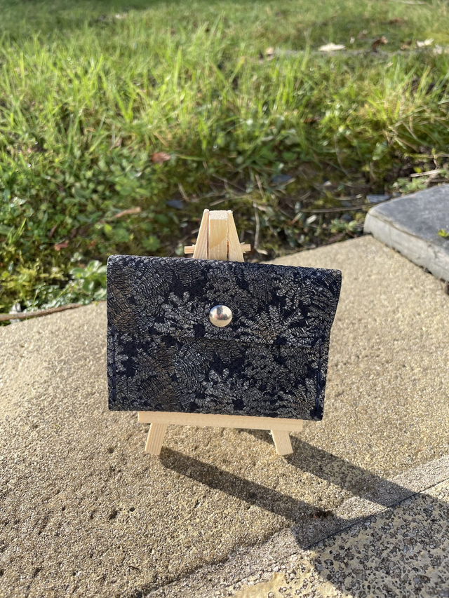 Porte-cartes/porte-monnaie bleu marine motif fleuri