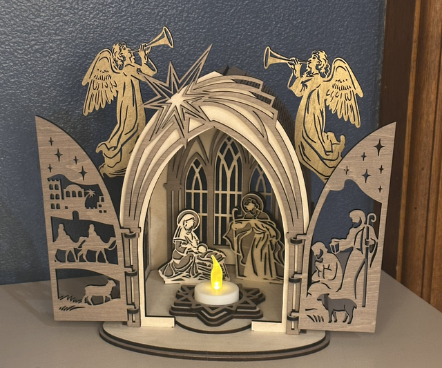 Crèche en bois – Forme cathédrale