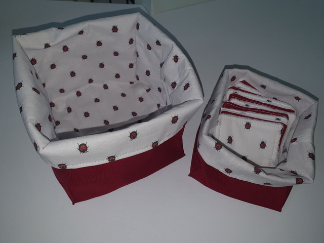 Panière à couches + panière à lingettes + 10 lingettes Bordeaux et Coccinelles