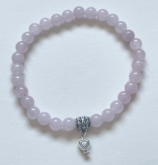  B48- Bracelet quartz rose et charms en métal