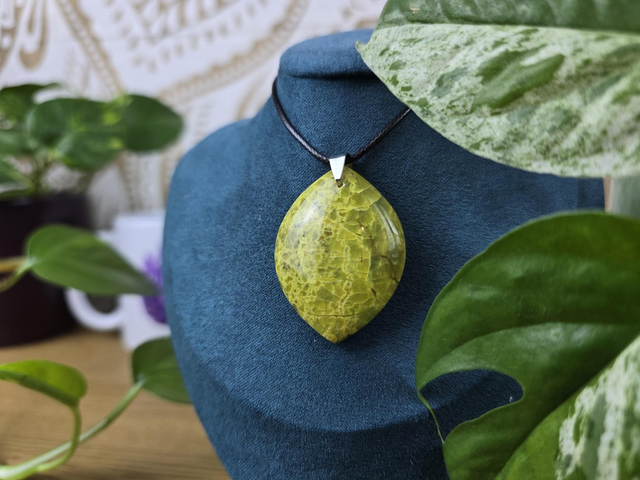 Pendentif Opale Verte AA+ forme libre