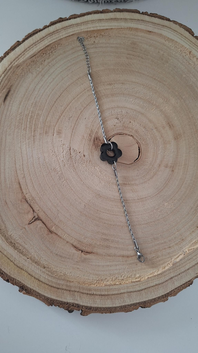 Bracelet torsadée et fleur noire