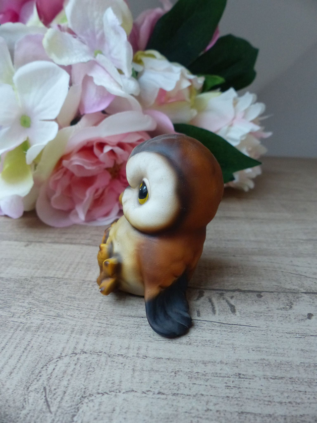 Royal Präsente Adorable Figurine Bébé Chouette Assise en Céramique Peinte à la main Vintage Collection, Cadeau Naissance Couple Maman