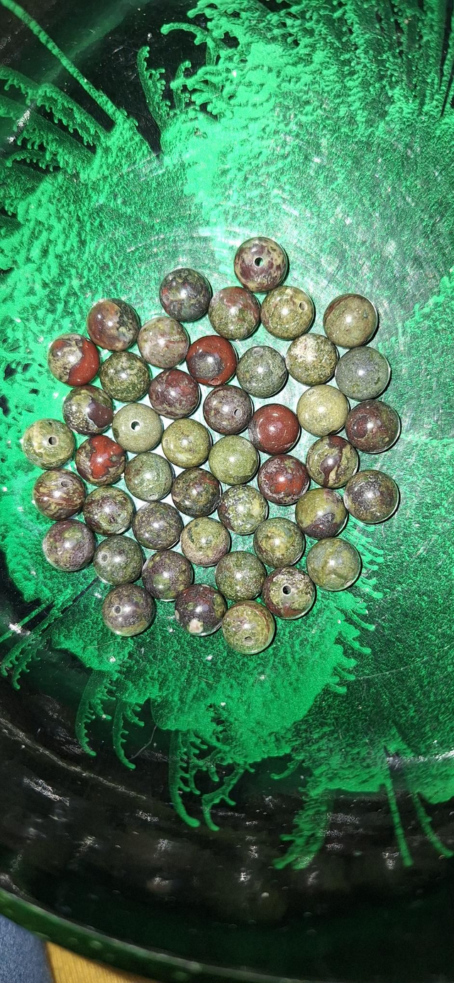 Dragons blood stone 8mm