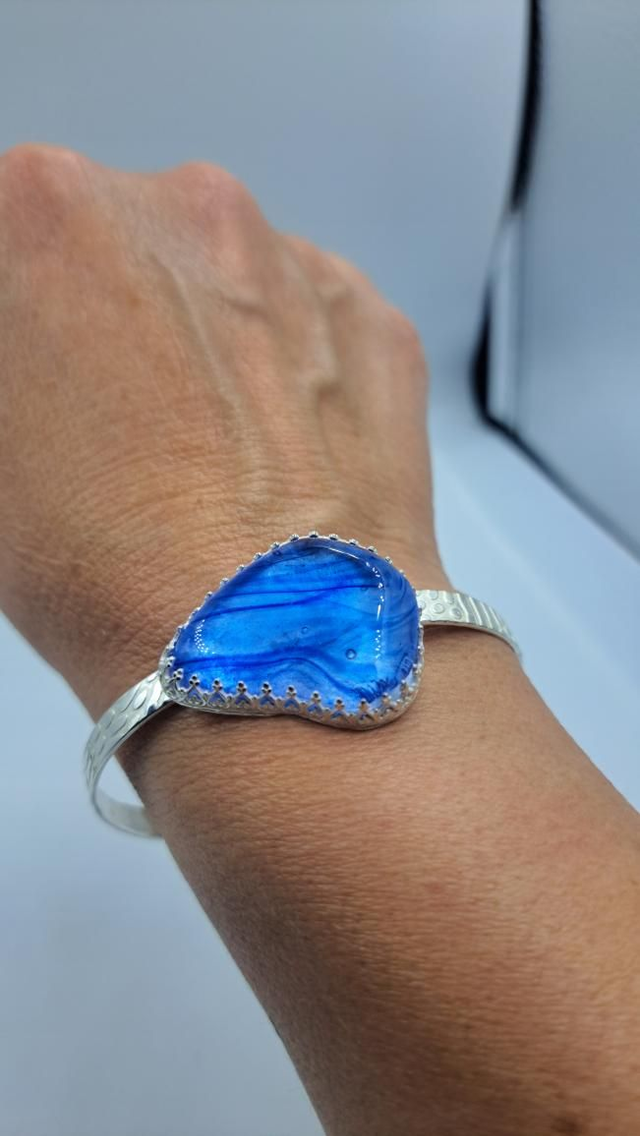 Blue ripple bangle 