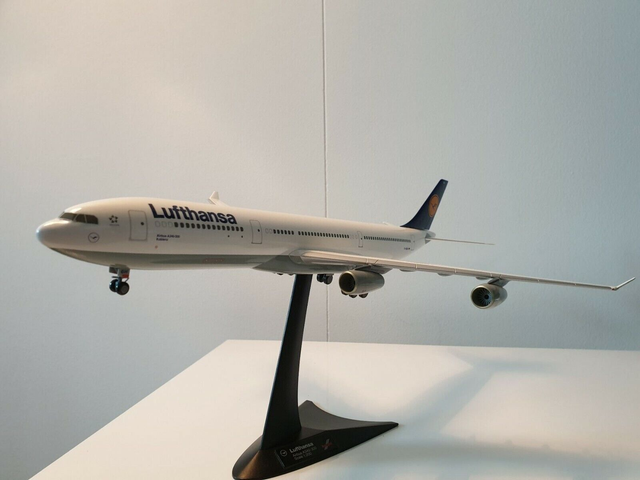Lufthansa A340-300 (D-AIGH) 1:200 Herpa 550253! 