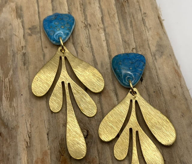 Seaweed stud drops