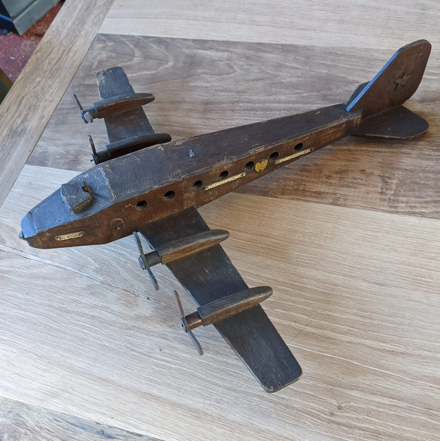 Avion en bois