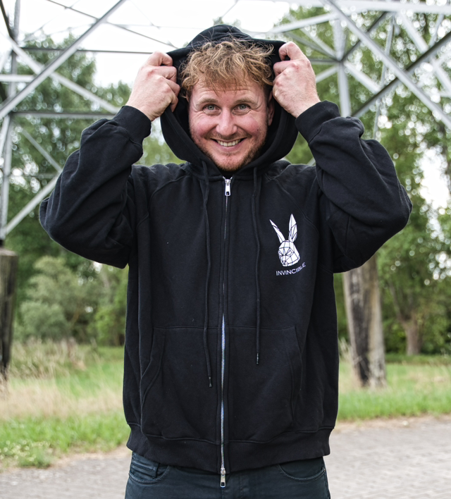 Zipper - „Invincible“ Black White