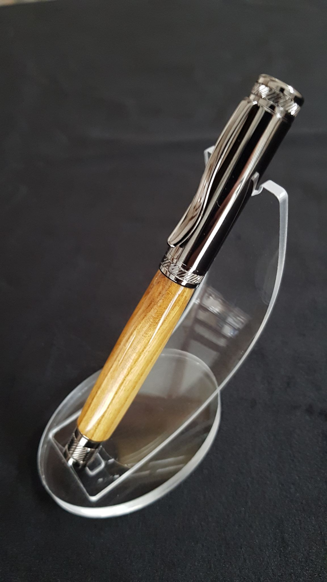 Stylo Magneto en bois d'arbre de judée