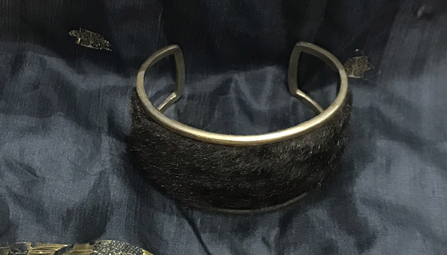 Black with Gold Colour Frame Vintage Bracelet- VB04