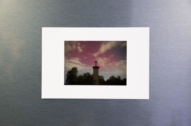 Photo d&#039;aurore boréale derrière la Croix Rampau