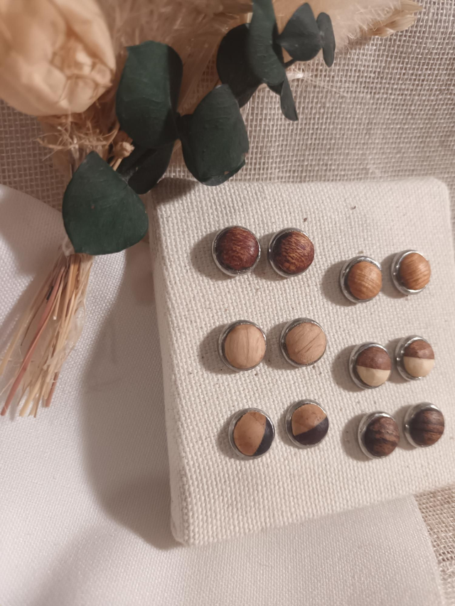 Boucles d&#039;oreilles puce en bois argenté | créé en Isère 