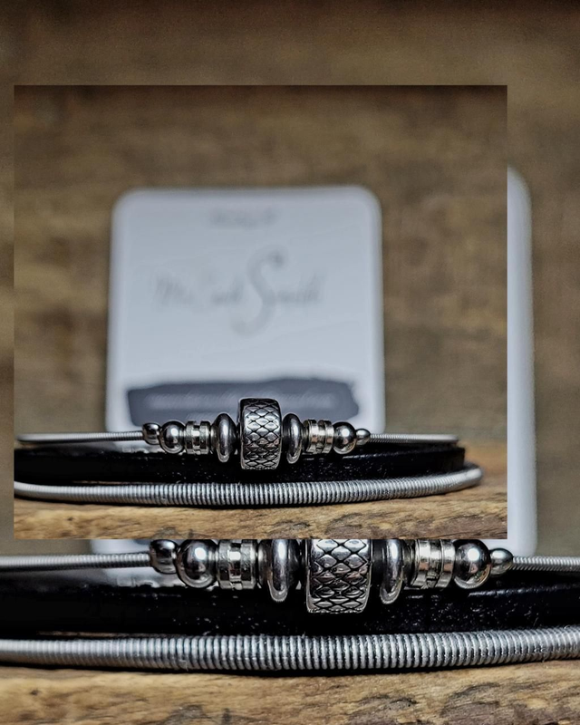 Bracelet corde de basse surcyclée