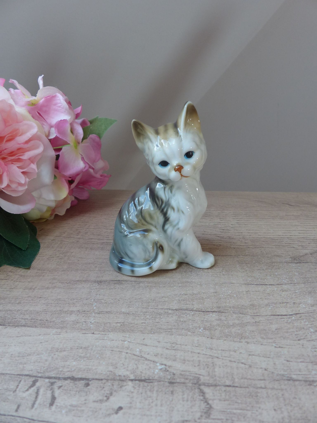 Vintage Figurine Adorable Chat Assis en Porcelaine Taïwan Collection Chat Cadeau Ami Famille Anniversaire Fête Décoration Intérieur Maison