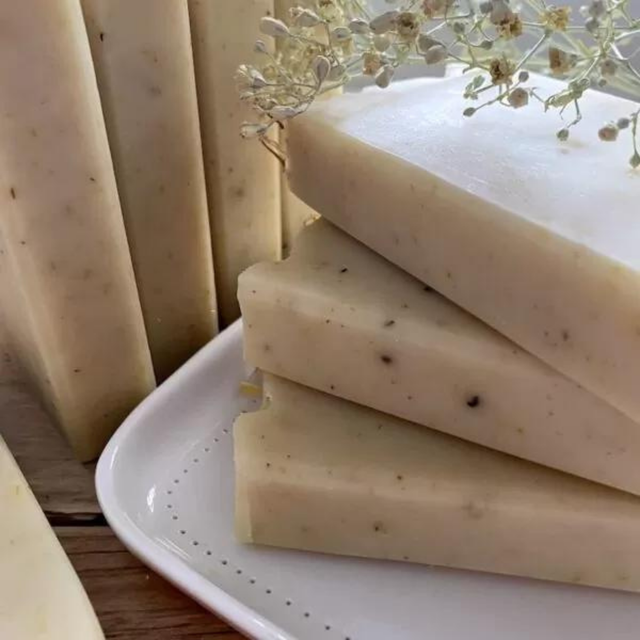 Savon artisanal saponifié à froid - Calendula - Sans huiles essentielles - Janine