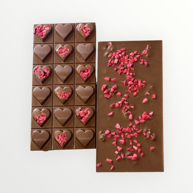 Milk chocolate bar with raspberries    100gr
