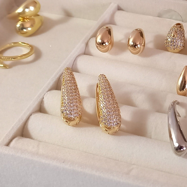 Brinco Gota Cravejada Click – Ouro