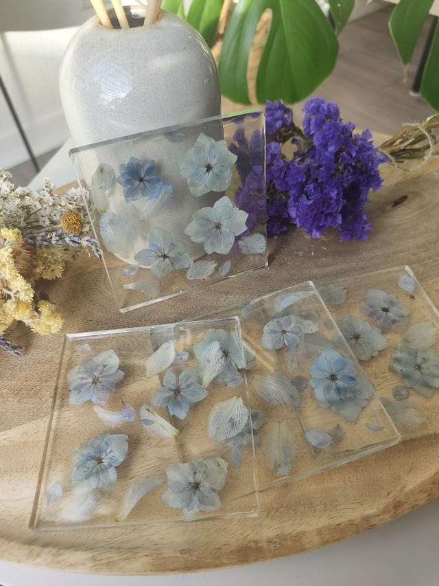 Sous-verres fleurs et résine